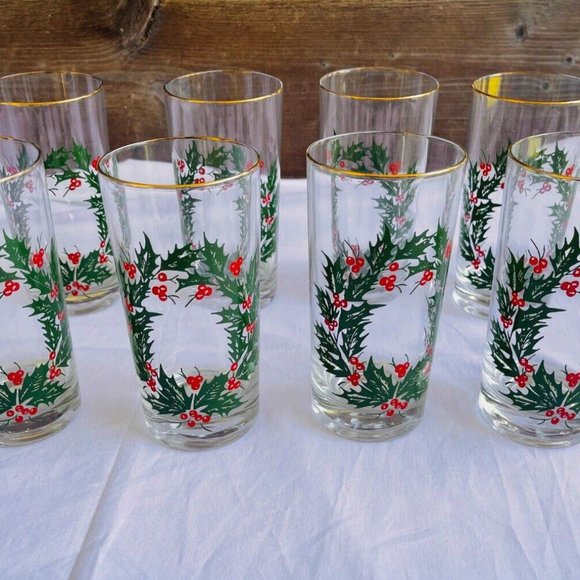 Other - Vintage Set of 8 Christmas Glasses Holly & Berries Gold Rim Wreath Unbranded 🎄